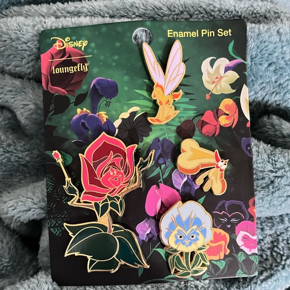 Loungefly Accessories - DiSNeY LoUnGeFLy ALICE IN WONDERLAND pin set new